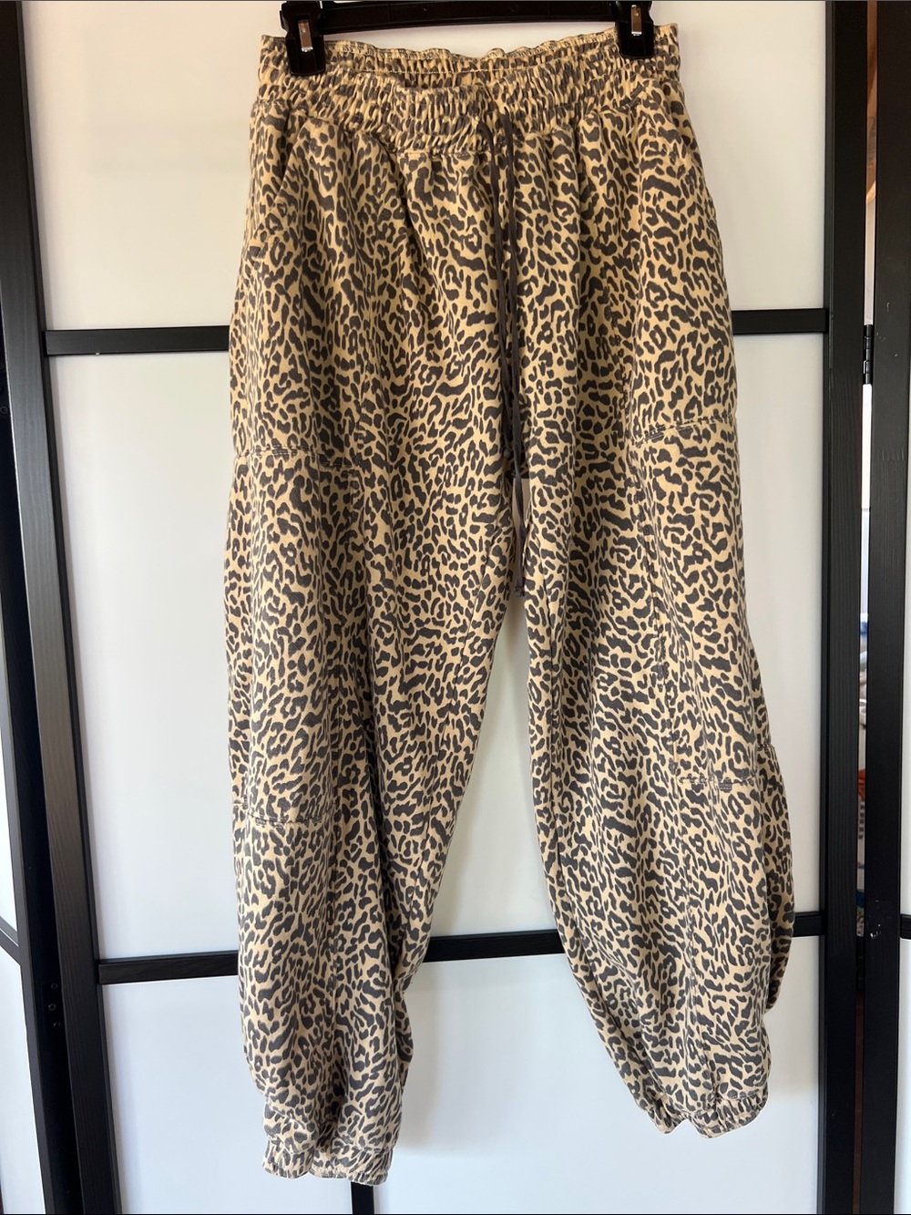 Women’s Daily Practice Leopard Print Barrel Jogger Pants - Tan/Black